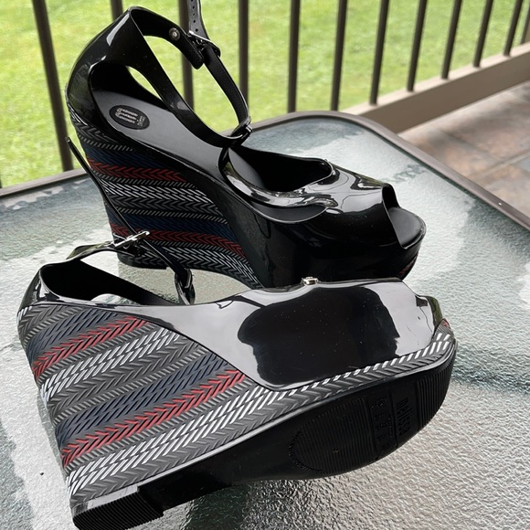 Melissa Shoes - Melissa “Peace” t-strap wedges in EUC